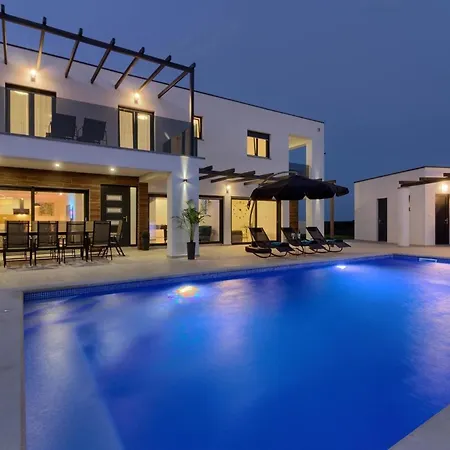 Mit Privatpool Fuer 14 Personen Ca 280 Qm In Loborika, Istrien Suedkueste Von Istrien Dom wakacyjny *