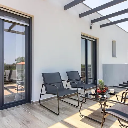 Mit Privatpool Fuer 14 Personen Ca 280 Qm In Loborika, Istrien Suedkueste Von Istrien *