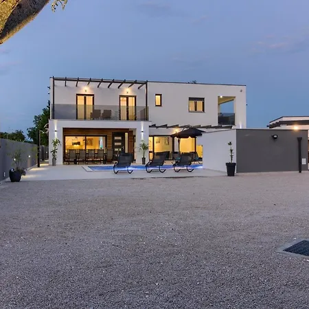 Dom wakacyjny Mit Privatpool Fuer 14 Personen Ca 280 Qm In Loborika, Istrien Suedkueste Von Istrien